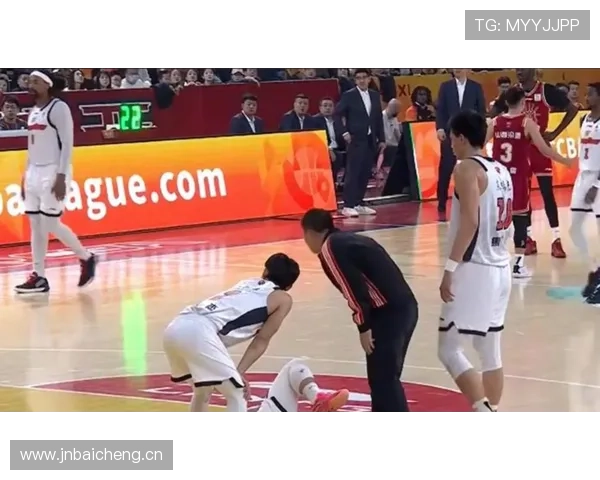 故意肘击犯规判罚为何常被忽视？规则细节深度解析