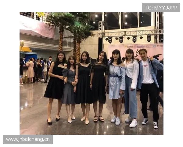 杨倩领奖台上像战士，发个私服照我就默默把银行卡收起来了